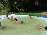 Badespass im Wasserbecken