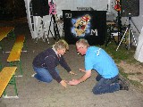 Kathrin und DJ Micha feiern am Boden