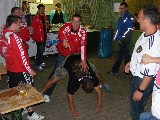 Gymnastik im Bierzelt