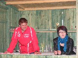 Mirko und Mandy hinter der Bar
