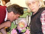 Anita und Jürgen bewachen Ihre Enkelin Sophie