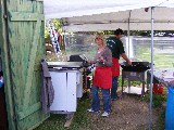 Anke und Jens Hoppe am Grill