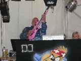 DJ Micha und seine Luftgitarre